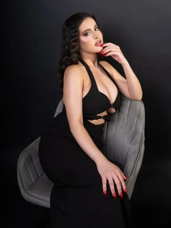 Anita Female companion in Nashik